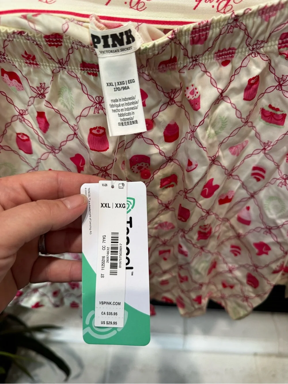 🆕 PINK Victoria's Secret Cream and Pink Holiday Print Pajama Shorts